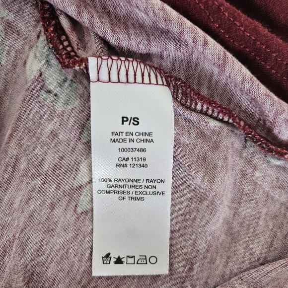 Dynamite Top, Size Small, Maroon/Foral - Picture 4 of 6